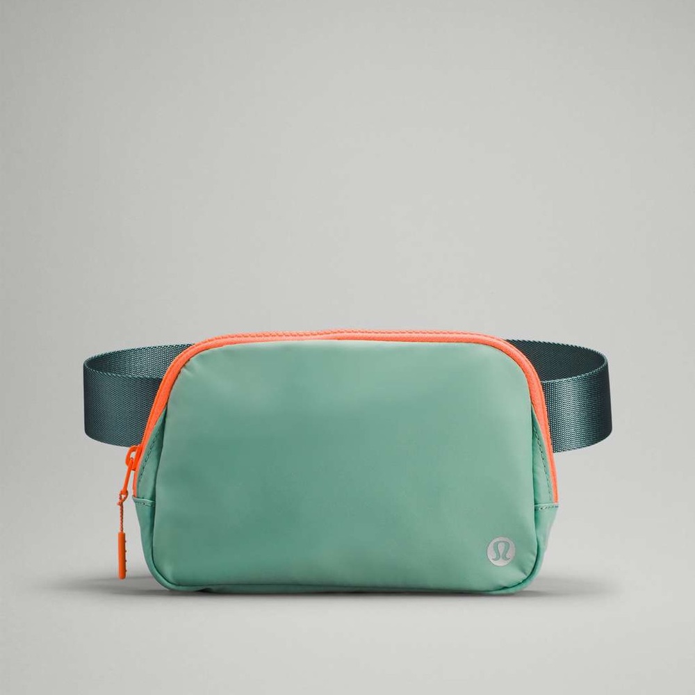 🆕 Lululemon Everywhere Belt Bag (Arctic Green/Tidewater Teal)